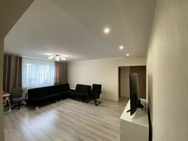 Продается 3-комнатная квартира - Фото 1