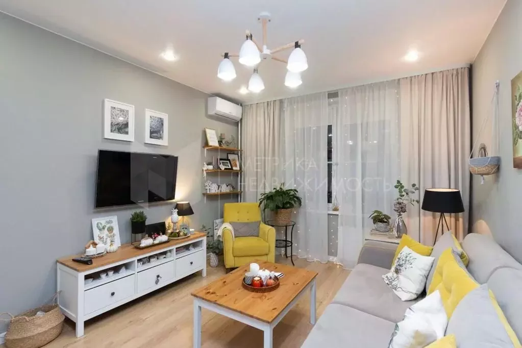 2-к кв. Тюменская область, Тюмень ул. Фармана Салманова, 26 (52.0 м) - Фото 1