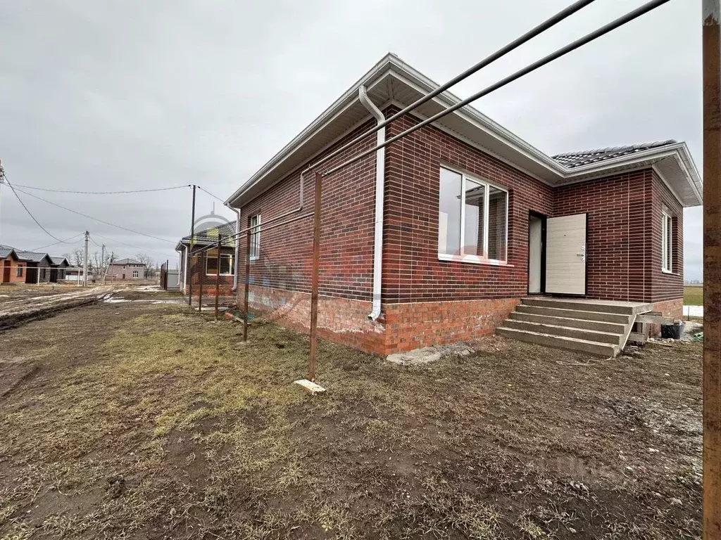 Дом в Ростовская область, Мясниковский район, с. Крым Комсомольская ... - Фото 1