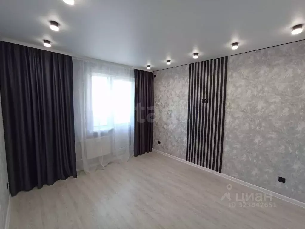 2-к кв. Оренбургская область, Оренбург ул. Фронтовиков, 10/4 (60.0 м) - Фото 1