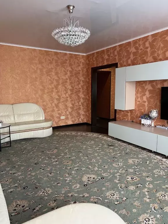 3-к кв. Омская область, Омск ул. 70 лет Октября, 15 (105.0 м) - Фото 1