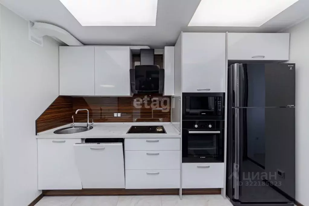 2-к кв. Тюменская область, Тюмень ул. 50 лет Октября, 57А (86.6 м) - Фото 1