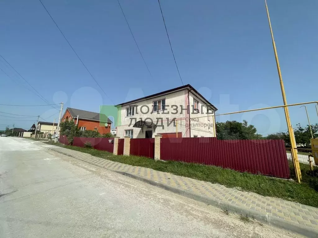Дом 200 м на участке 5,5 сот. - Фото 0