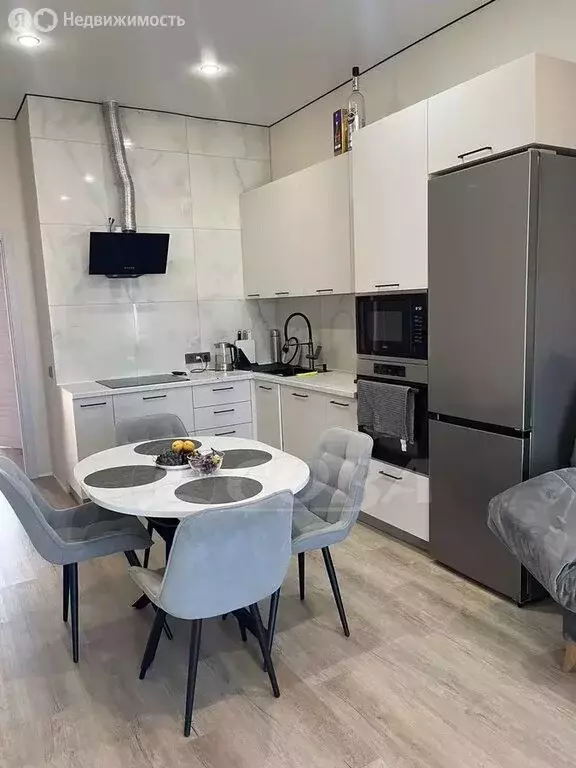 2-комнатная квартира: Тюмень, улица Павла Никольского, 10 (68.1 м) - Фото 1
