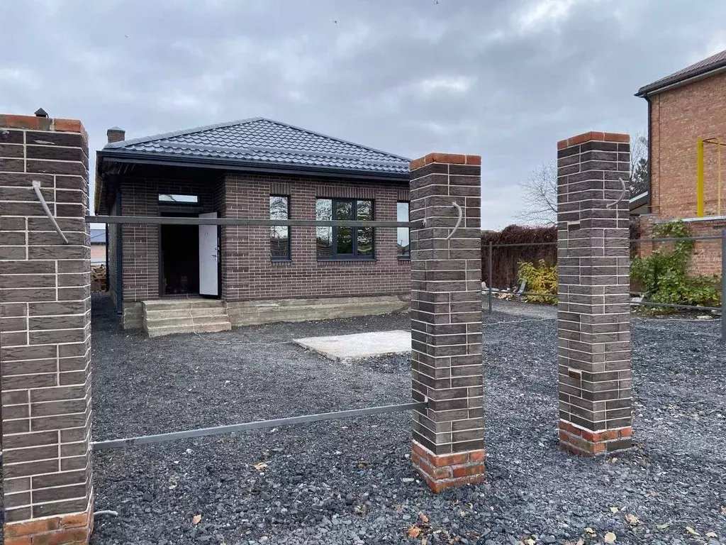 Дом в Ростовская область, Батайск Астраханская ул., 87 (90 м) - Фото 1