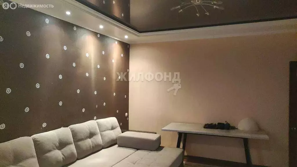 3-комнатная квартира: Астрахань, Волоколамская улица, 9 (66 м) - Фото 1