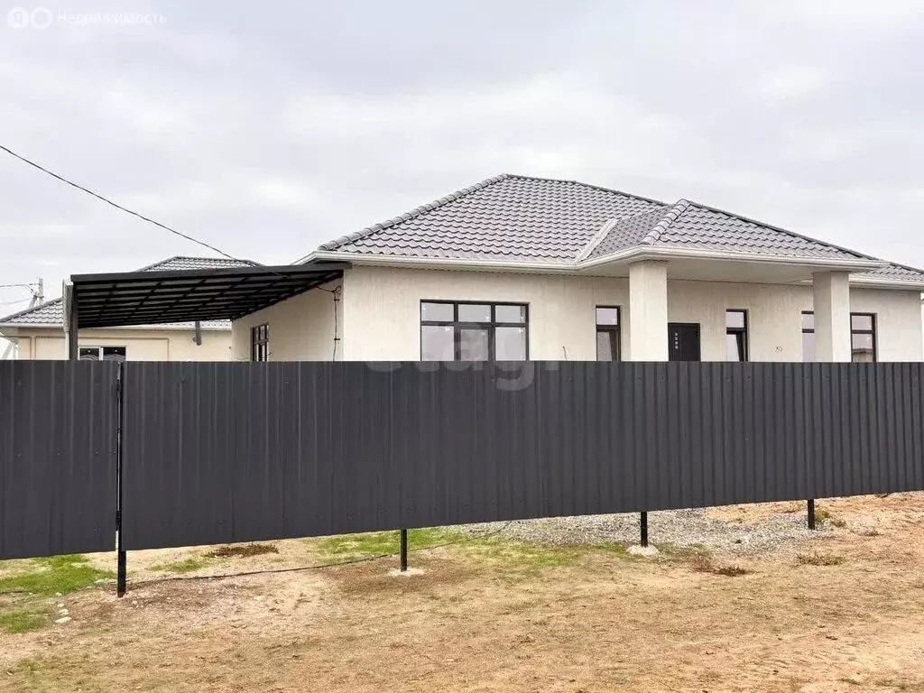 Дом в Наримановский район, село Солянка (110 м) - Фото 1