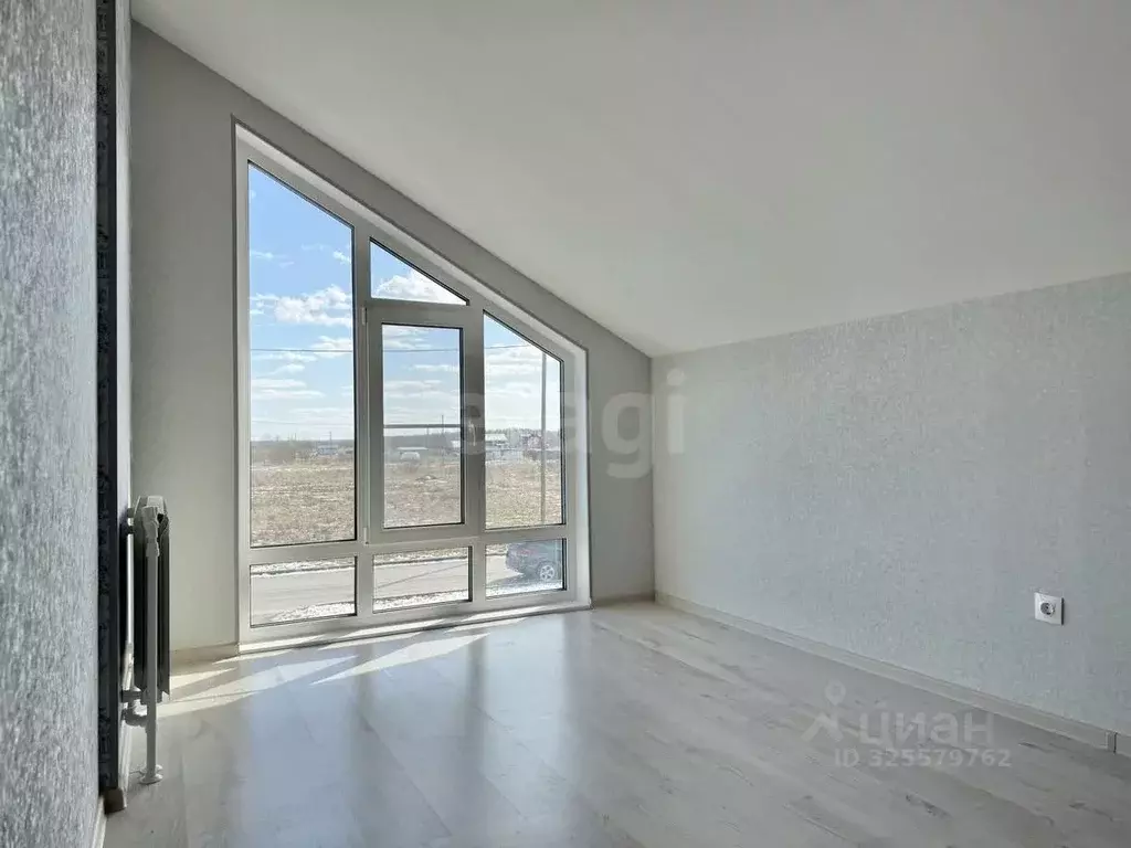 Дом в Ленинградская область, Кировское городское поселение, пос. ... - Фото 1