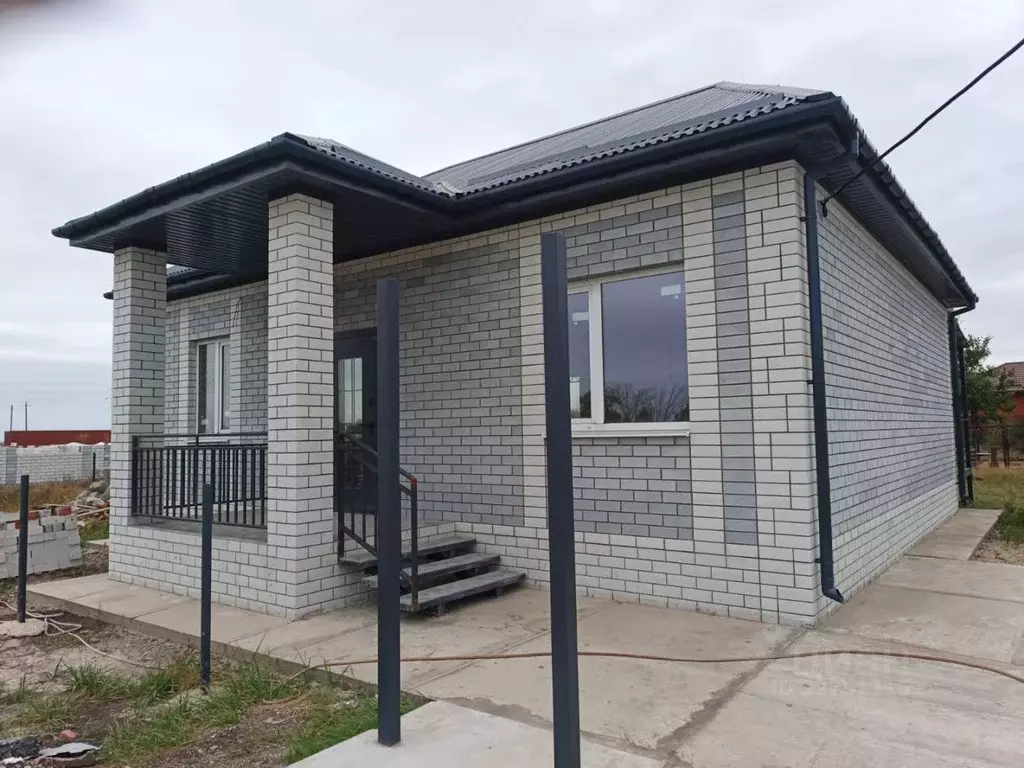 Дом в Краснодарский край, Ейский район, с. Кухаривка Ейская ул. (83 м) - Фото 1