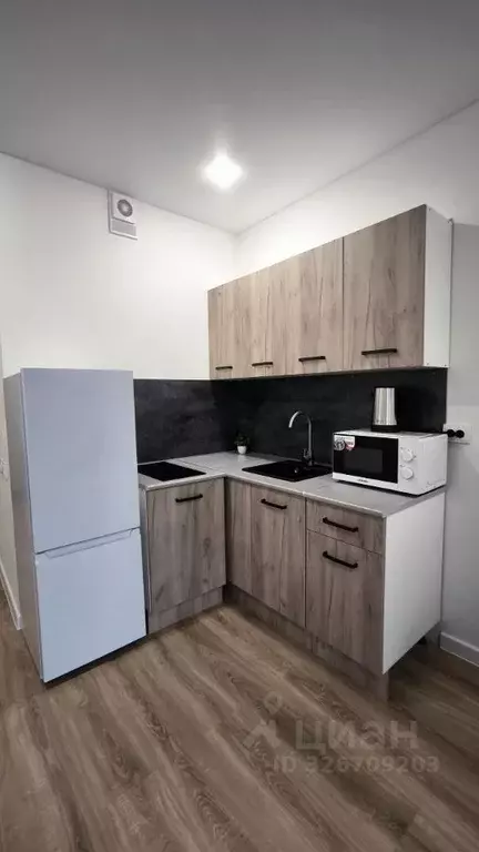 Студия Свердловская область, Екатеринбург ул. Новостроя, 7 (23.0 м) - Фото 1