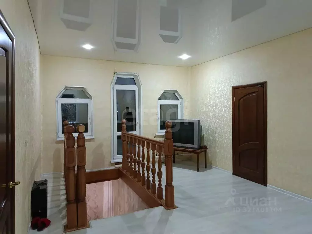 Дом в Омская область, Омск Порт-Артур мкр, ул. 2-я Репина, 26 (246 м) - Фото 0