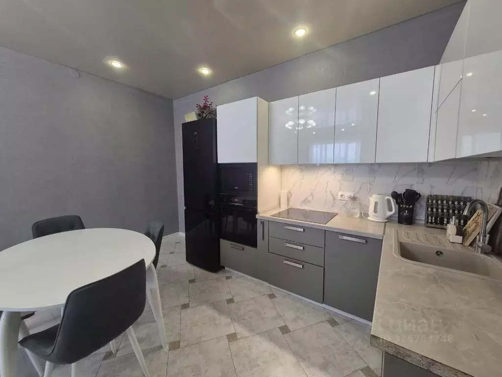 2-к кв. Иркутская область, Иркутск ул. Маршала Конева, 16 (65.8 м) - Фото 1