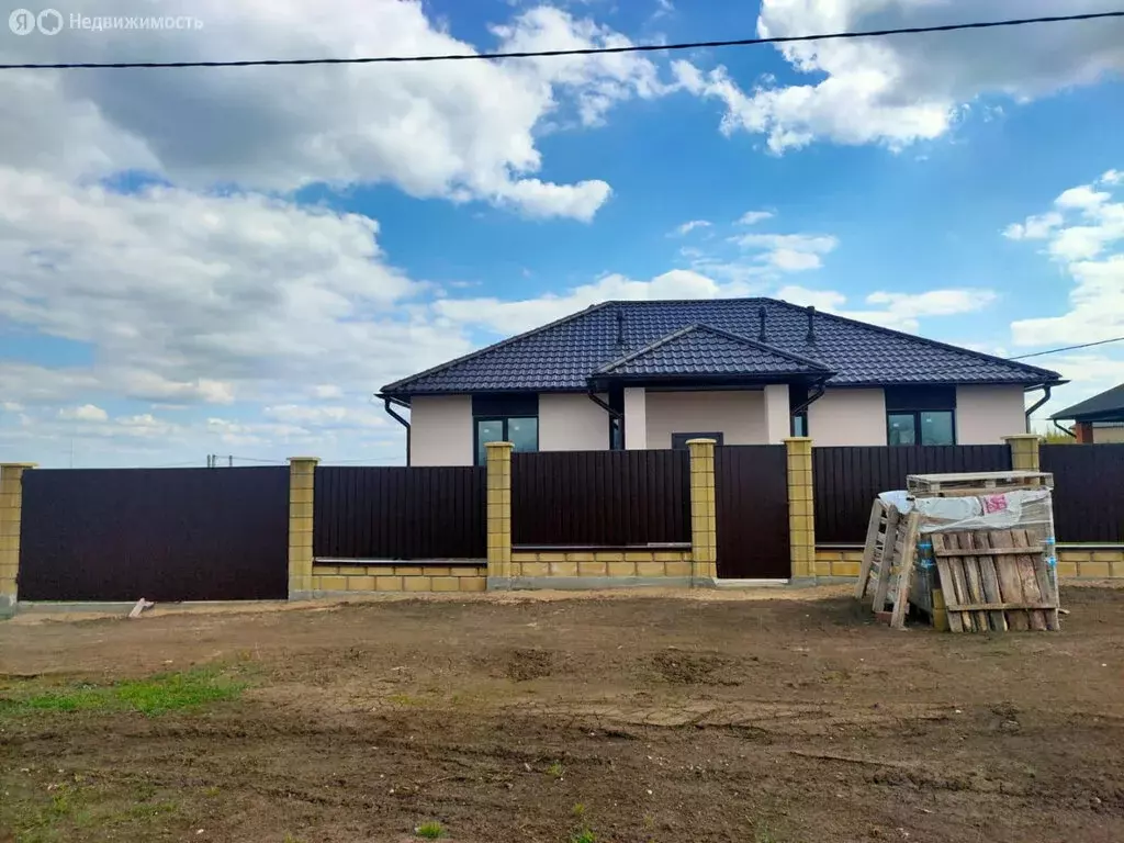 Дом в муниципальное образование Саратов, село Усть-Курдюм (110 м) - Фото 1