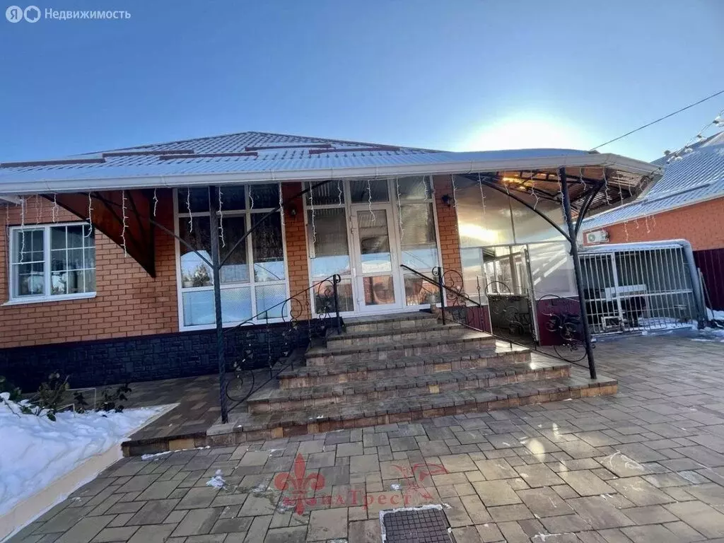 Дом в село Дальняя Игуменка, улица Металлистов (100 м) - Фото 1