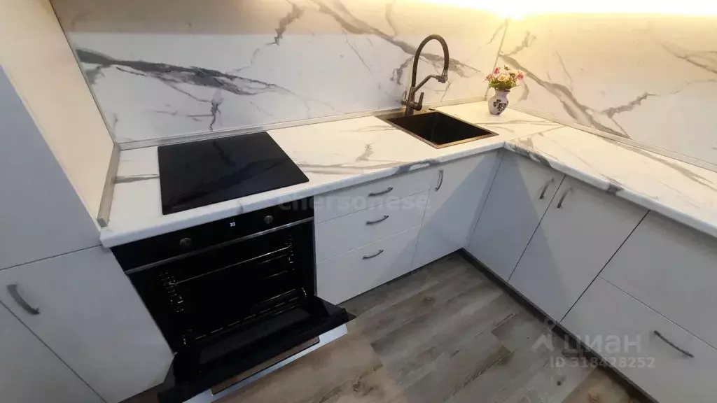 2-к кв. Севастополь ул. Токарева, 18Г (72.0 м) - Фото 1