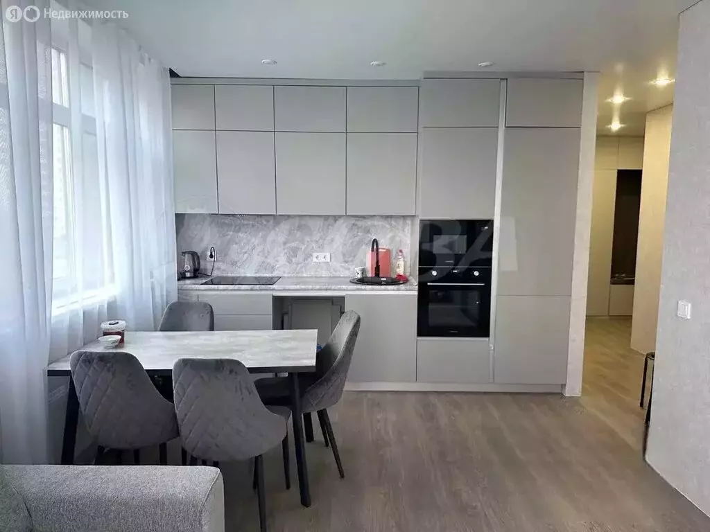2-комнатная квартира: Тюмень, Алматинская улица, 4 (56 м) - Фото 0