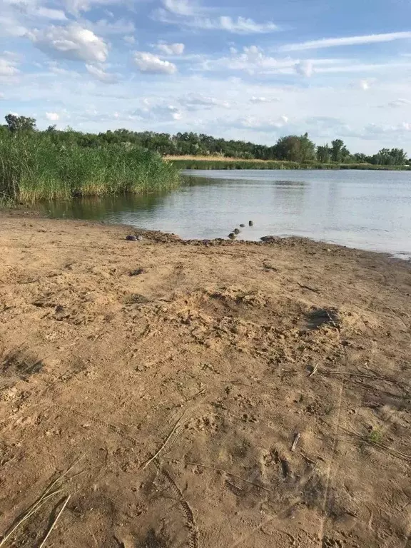 Дом в Саратовская область, Энгельсский район, Красноярское ... - Фото 0