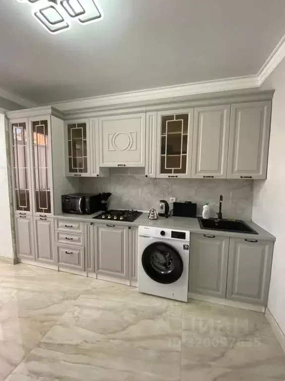 2-к кв. Дагестан, Каспийск ул. Камиля Гасанова, 8 (65.0 м) - Фото 0