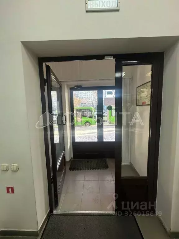 Торговая площадь в Тюменская область, Тюмень ул. Мельникайте, 64 (169 ... - Фото 2