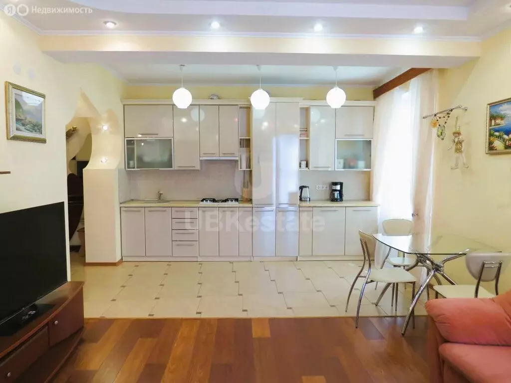 2-комнатная квартира: Алушта, Платановая улица, 1 (66.9 м) - Фото 2