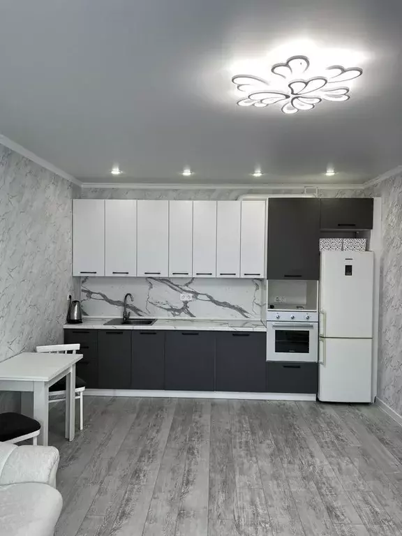 1-к кв. Тюменская область, Тюмень ул. Ю.-Р.Г. Эрвье, 38 (47.0 м) - Фото 0