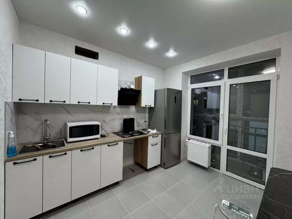 2-к кв. Татарстан, Альметьевск ул. Гафиатуллина, 48 (70.0 м) - Фото 1