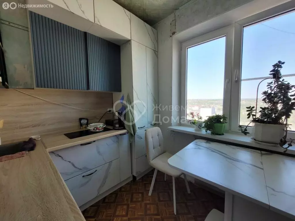 4-комнатная квартира: Волгоград, улица Сухова, 21 (82.8 м) - Фото 0