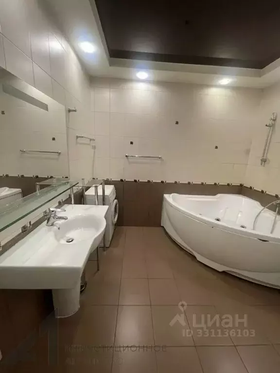 3-к кв. Тюменская область, Тюмень Холодильная ул., 83 (111.0 м) - Фото 1