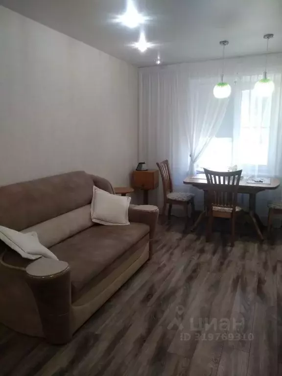 3-к кв. Удмуртия, Ижевск Школьная ул., 72 (58.3 м) - Фото 0