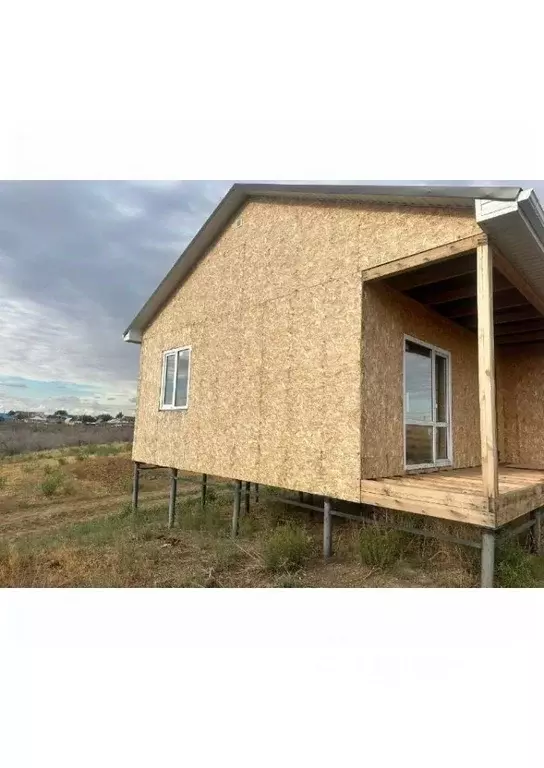 Дом в Астраханская область, Володарский район, с. Кзыл-Тан ул. ... - Фото 1