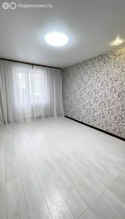 3-комнатная квартира: Зеленодольск, улица Бакы Урманче, 12 (64.9 м) - Фото 1