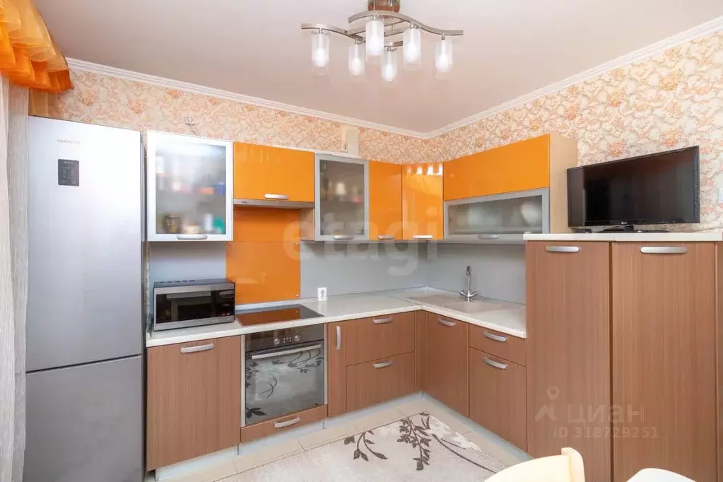3-к кв. Тюменская область, Тюмень ул. Ватутина, 51 (73.1 м) - Фото 0