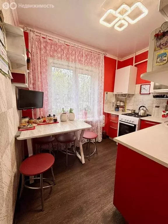 2-комнатная квартира: Ковров, улица Зои Космодемьянской, 28 (42 м) - Фото 0