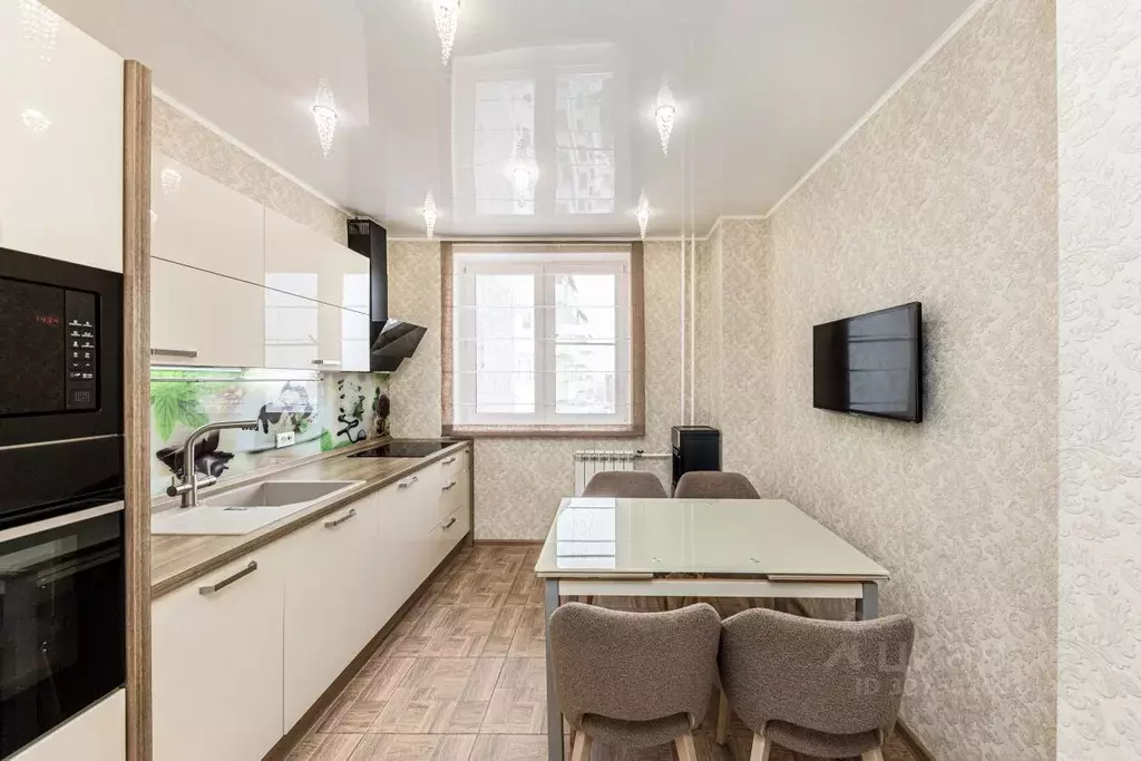 3-к кв. Челябинская область, Челябинск ул. Братьев Кашириных, 85б ... - Фото 1