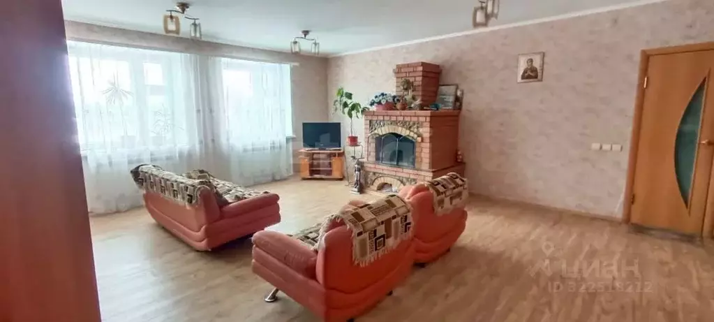 5-к кв. Вологодская область, д. Емельяново ул. Садовая, 15 (281.0 м) - Фото 0