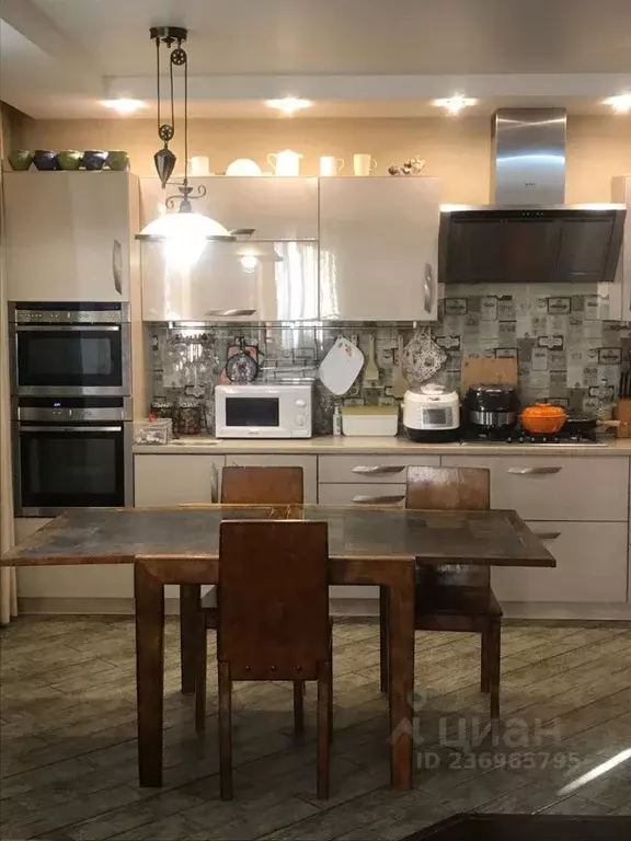 3-к кв. Ярославская область, Рыбинск ул. Радищева, 46 (106.4 м) - Фото 0