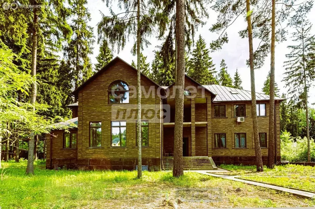 Дом в деревня Бородки, Хвойная улица (790 м) - Фото 1