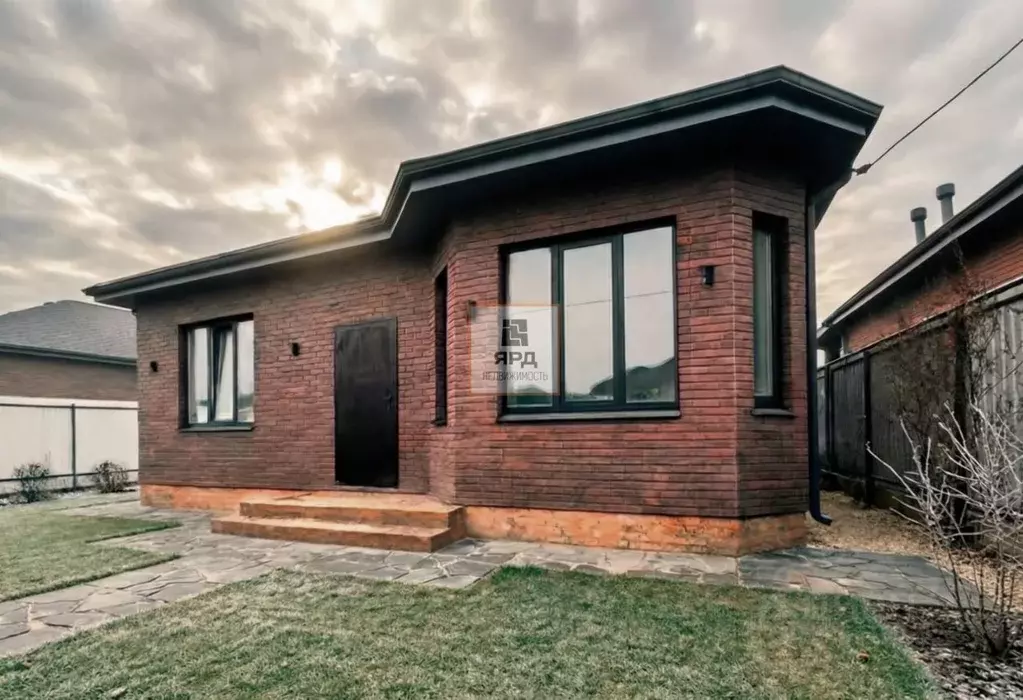 Дом в Ростовская область, Неклиновский район, с. Новобессергеневка ул. ... - Фото 1