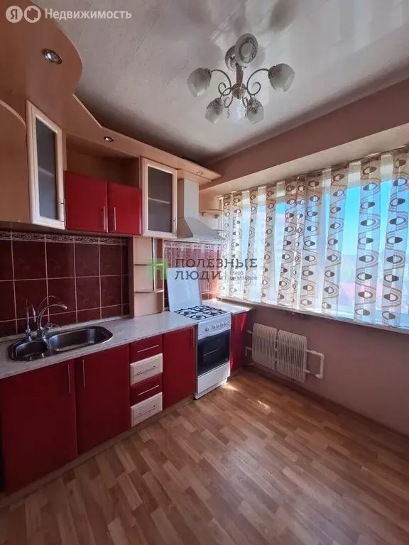 3-комнатная квартира: Орёл, площадь Поликарпова, 10 (71 м) - Фото 2