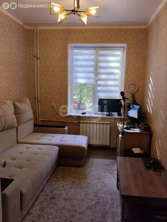 3-комнатная квартира: Воронеж, улица Лётчика Колесниченко, 57 (67.3 м) - Фото 0