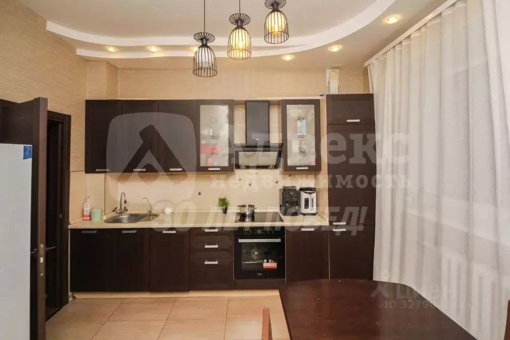 3-к кв. Тюменская область, Тюмень ул. Газовиков, 25к2 (81.7 м) - Фото 1