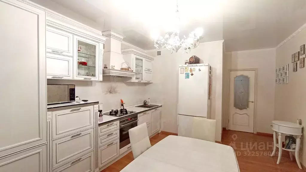 2-к кв. Астраханская область, Астрахань ул. Гоголя, 3к3 (76.1 м) - Фото 2