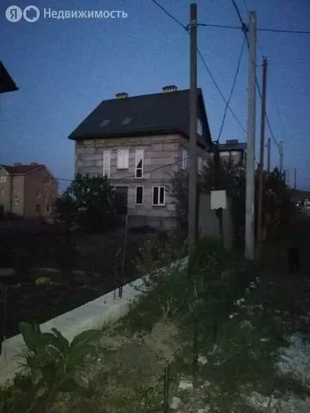 Дом в село Супсех, улица Виктора Шишкина (307 м) - Фото 1