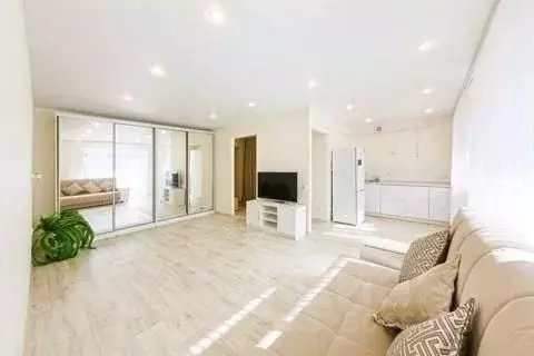 Студия Свердловская область, Екатеринбург пер. Короткий, 12 (32.6 м) - Фото 1