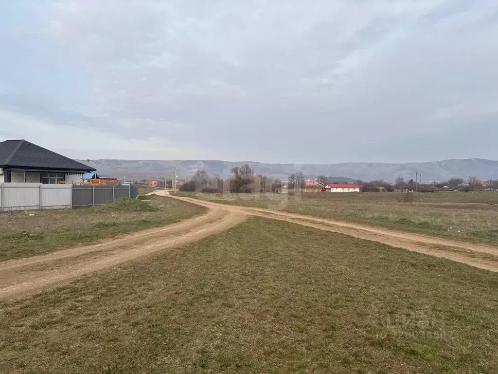 Участок в Крым, Симферопольский район, с. Доброе ул. Клубничная (6.0 ... - Фото 2