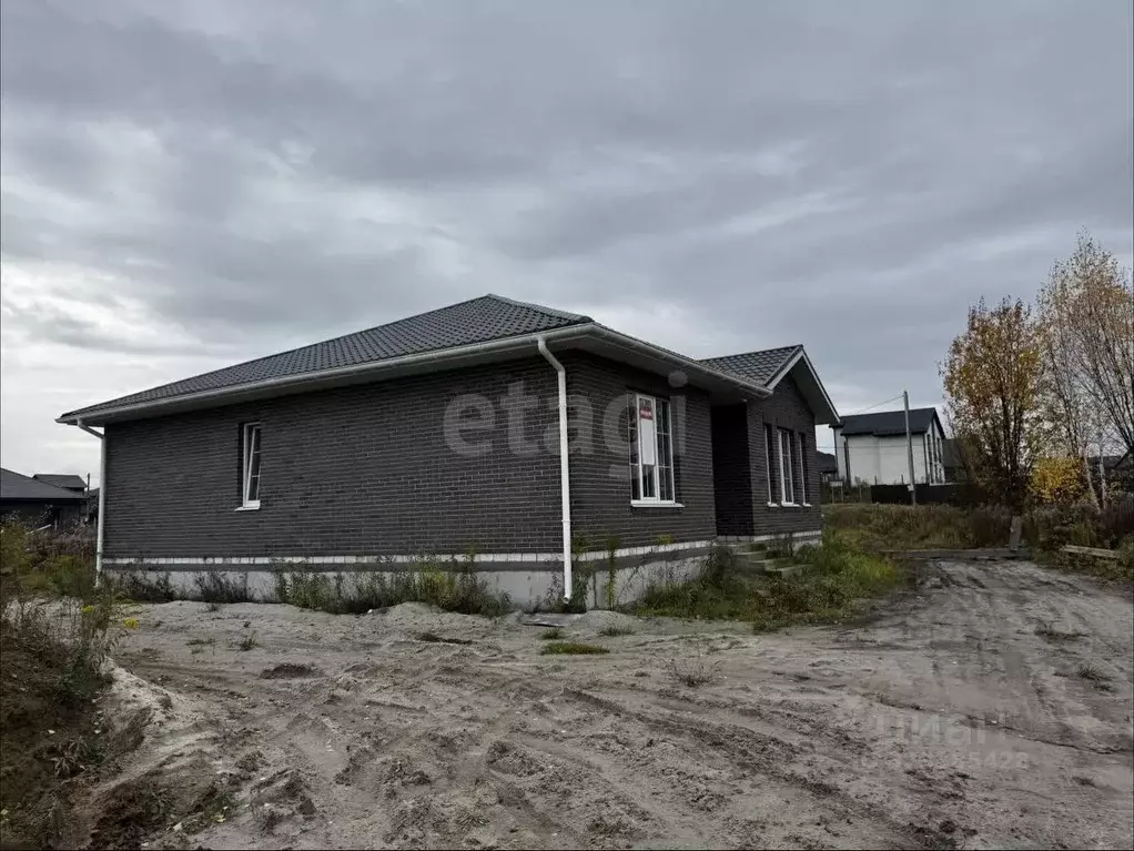 Дом в Брянская область, Брянский район, Отрадненское с/пос, с. ... - Фото 1