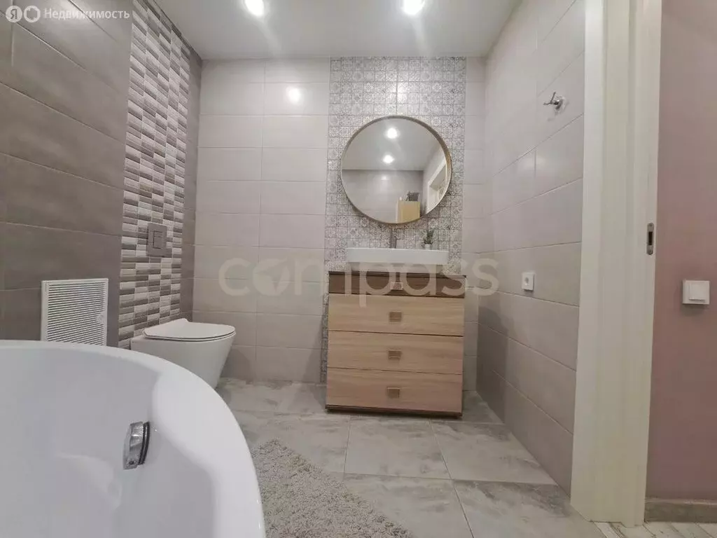 4-комнатная квартира: Тюмень, улица Ватутина, 28 (74.1 м) - Фото 0