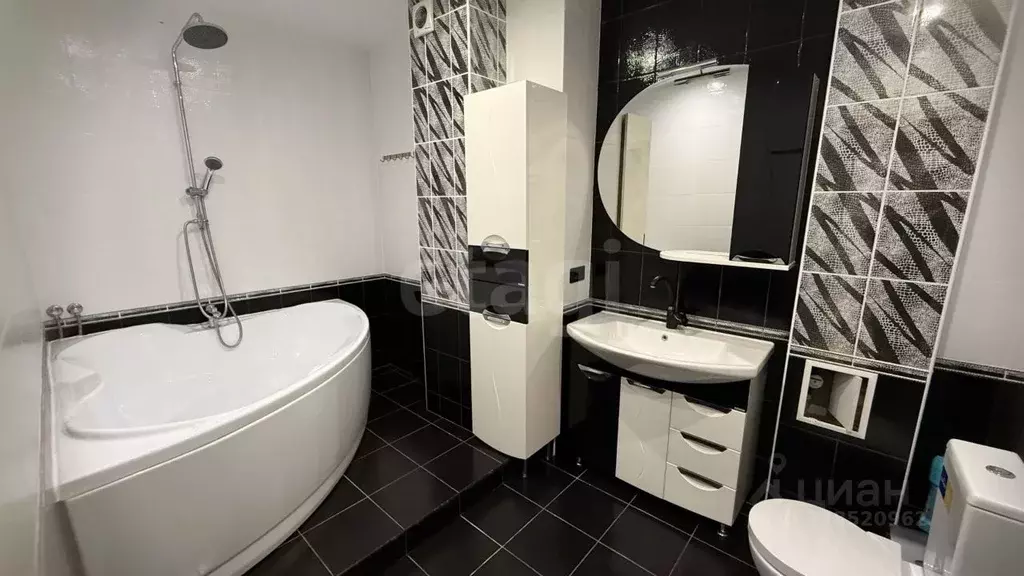 2-к кв. Севастополь ул. Хрусталева, 167В (76.9 м) - Фото 1