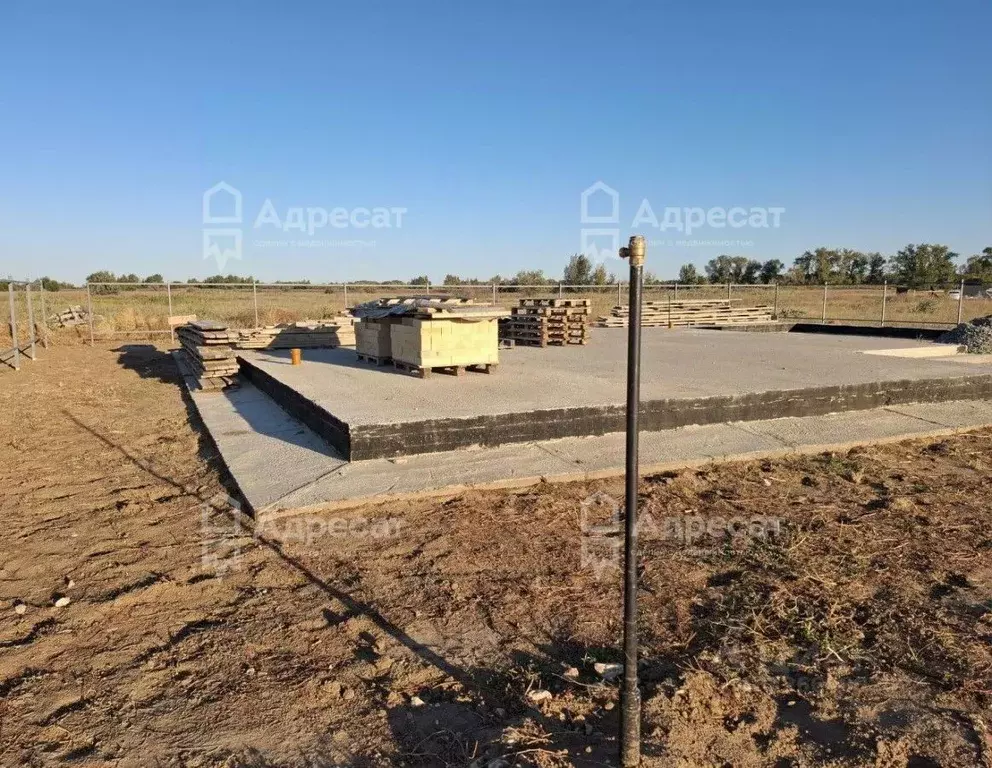 Дом в Волгоградская область, Средняя Ахтуба рп ул. Дружбы (177 м) - Фото 1