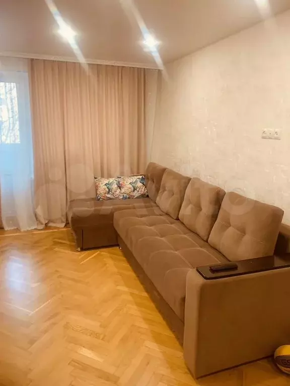 3-к. квартира, 70 м, 4/6 эт. - Фото 1